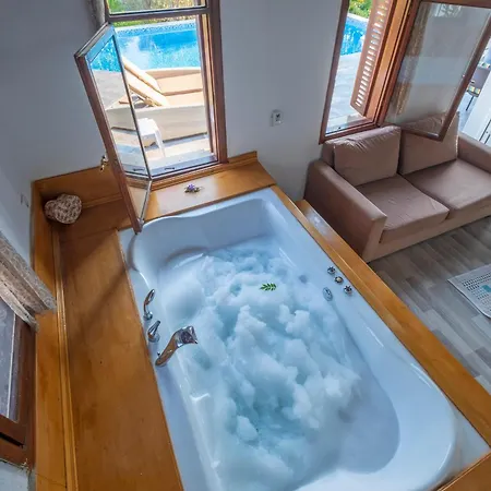 Rose Garden With Private Pool And Jacuzzi