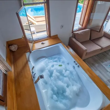 Villa Rose Garden With Private Pool And Jacuzzi