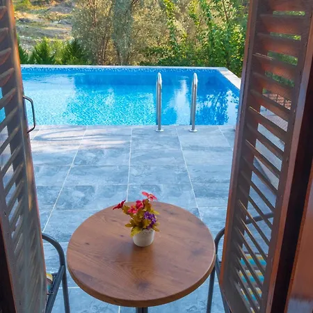 Willa Rose Garden With Private Pool And Jacuzzi