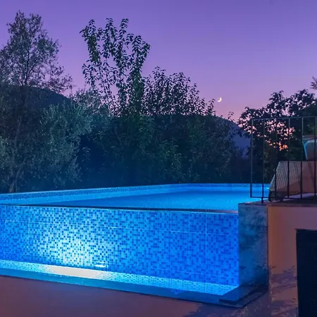 Willa Rose Garden With Private Pool And Jacuzzi